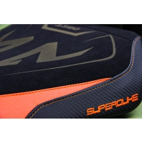 Https://www.tappezzeriaitalia.it/33072/housse-de-selle-compatible-ktm-1390-super-duke-r-de-2024-modèle-kalix-special-velvet-comfort-system.jpg