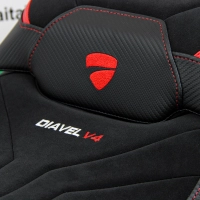 Https://www.tappezzeriaitalia.it/29784/housse-de-selle-compatible-ducati-diavel-v4-23-24-modèle-diablo-velvet.jpg