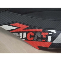 Https://www.tappezzeriaitalia.it/34717/housse-de-selle-compatible-ducati-hypermotard-698-mono-2024-modèle-cairoli-special-color-velvet-ultragrip-comfort-system.jpg