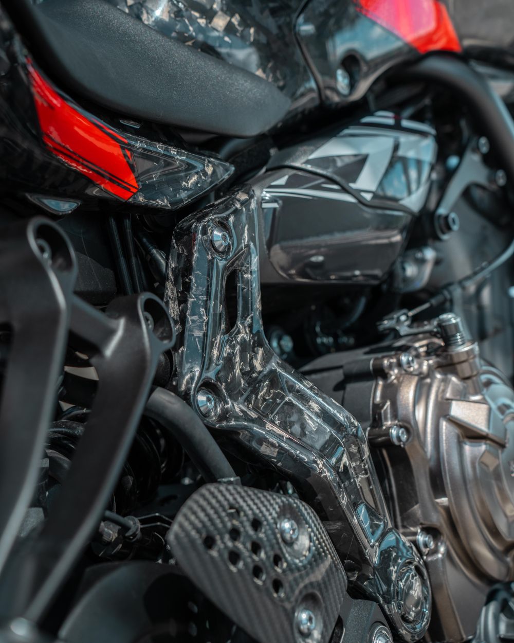 Le carbone forgé Moto Vision, entre design et performance - Moto